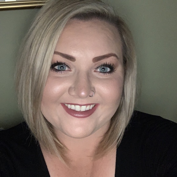 Meet your Posher, Hannah - Picture 2 of 2